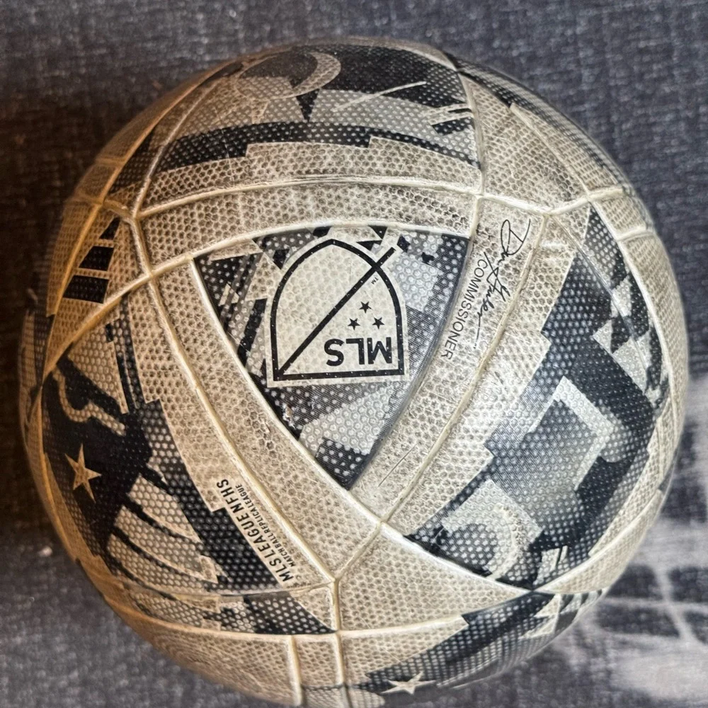 Lot of 2 FIFA Quality/ Basic Size 5 Ball Set - Picture 3 of 5
